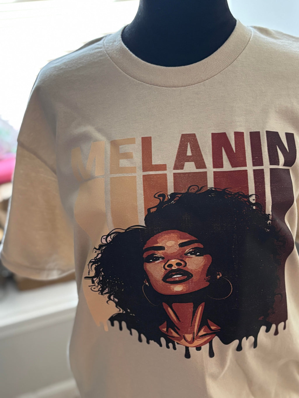 “Melanin Magic” Tee – Rooted in Richness, Radiating Power